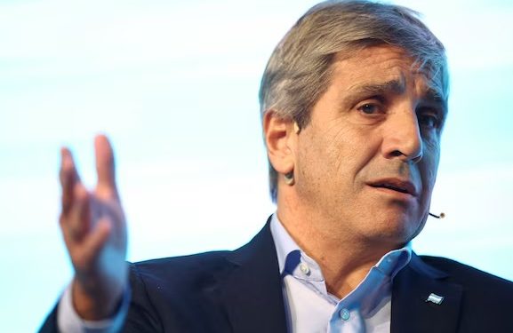 CAPUTO DIJO A INVERSORES QUE ARGENTINA SEGUIRÁ COMPRANDO RESERVAS