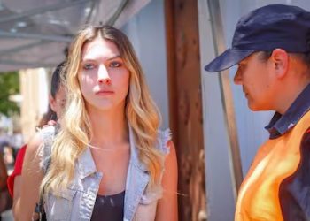 LA MOLESTIA DE LA JOVEN QUE LE HIZO RCP A FERNANDO BAEZ SOSA POR EL DOCUMENTAL