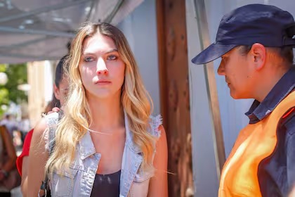 LA MOLESTIA DE LA JOVEN QUE LE HIZO RCP A FERNANDO BAEZ SOSA POR EL DOCUMENTAL