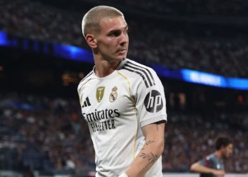 ALERTA POR MASTANTUONO: TRAS OTRO PARTIDO SIN MINUTOS EN EL REAL MADRID, SE DISPARARON LOS RUMORES SOBRE SU FUTURO