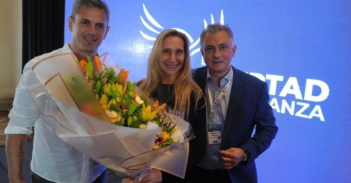 KARINA CERRÓ UN CONGRESO DE LA LLA BONAERENSE Y PIDIO POR LA REELECCIÓN DE JAVIER MILEI EN 2027