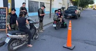 DETUVIERON A CUATRO PERSONAS EN UN OPERATIVO DE SATURACIÓN