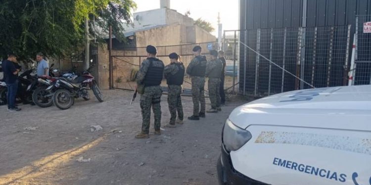 DESALOJARON, NUEVAMENTE, UN AFTER CON 80 PERSONAS EN UNA VIVIENDA DEL BARRIO 1° DE MAYO