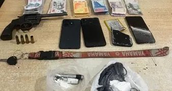 OPERATIVO Y SECUESTRO DE UNA MOTO ROBADA, DROGA Y ARMAS