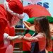 NAVIDAD CIUDAD PUERTO- PAPÁ NOEL LLEGA AL PALACIO MUNICIPAL PARA SACARSE FOTOS Y RECIBIR CARTITAS