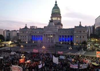 LOS MOVIMIENTOS SOCIALES Y PIQUETEROS SE MOVILIZARÁN EN FEBRERO AL CONGRESO CONTRA LA REFORMA LABORAL