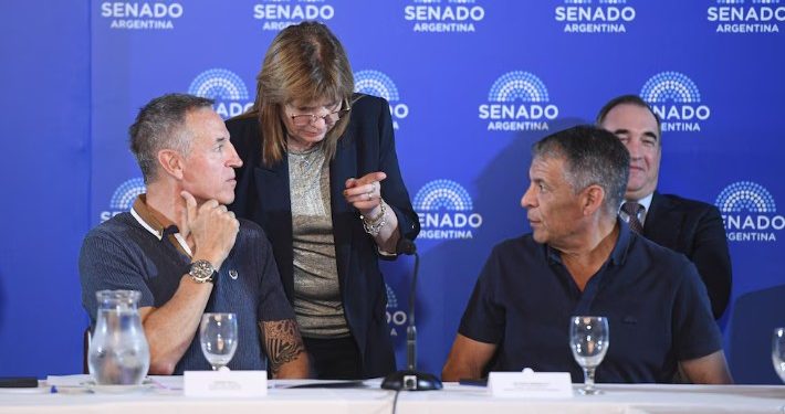 EL GOBIERNO Y LA CGT DISCUTIRÁN DESDE LA SEMANA PRÓXIMA CAMBIOS EN LA REFORMA LABORAL PARA FACILITAR SU APROBACIÓN