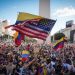 MILES DE VENEZOLANOS FESTEJARON EN EL OBELISCO LA CAÍDA DE MADURO
