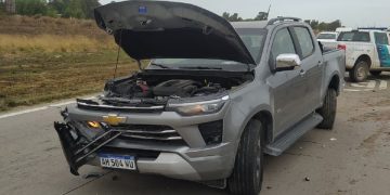 UN CAMIONERO CHOCÓ CONTRA UNA CAMIONETA POR ESQUIVAR UN BACHE