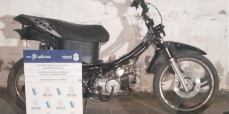 DOS ADOLESCENTES FUERON ATRAPADOS POR ROBAR UNA MOTO