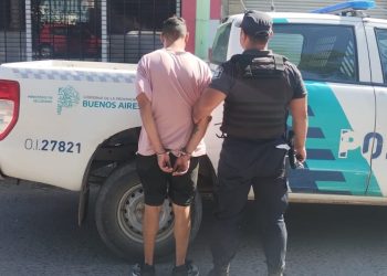 ARRESTARON A UN HOMBRE POR AGREDIR A LA PAREJA EN SU CASA