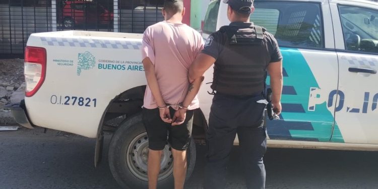 ARRESTARON A UN HOMBRE POR AGREDIR A LA PAREJA EN SU CASA