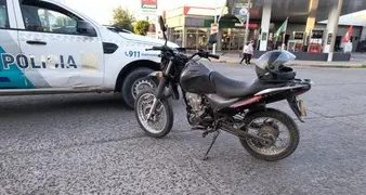 CHOCÓ A UN MOTOCICLISTA Y HUYÓ
