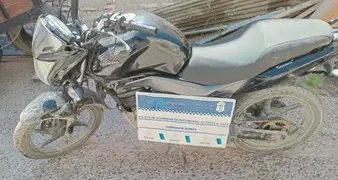 FUERON DETENIDOS POR MANEJAR UNA MOTO ROBADA