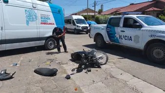 UN MOTOCICLISTA FUE HOSPITALIZADO LUEGO DE CHOCAR CONTRA UNA CAMIONETA EN EL BARRIO COLÓN