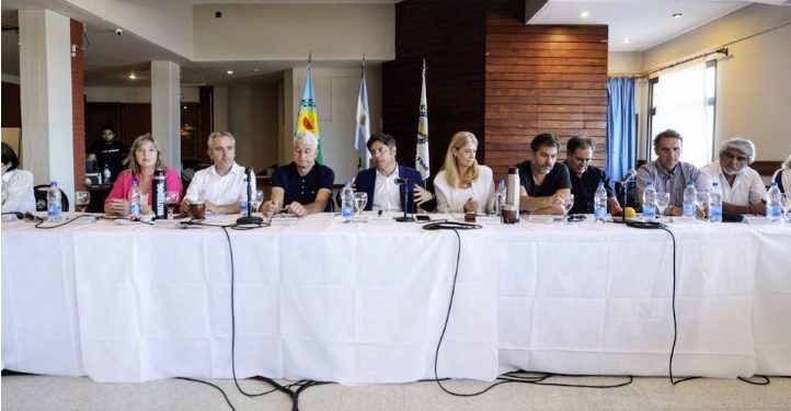 KICILLOF REUNIRÁ A LOS INTENDENTES PROPIOS PARA ARRANCAR EL AÑO EN EL QUE APOSTARÁ A LA CONSTRUCCIÓN HACIA 2027