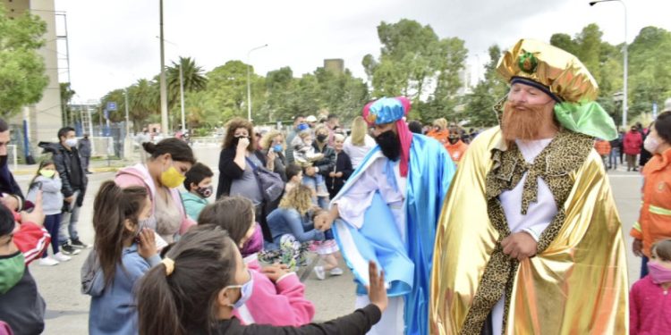 LOS REYES MAGOS LLEGAN A INGENIERO WHITE