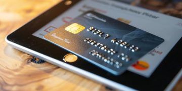 ALERTA POR ESTAFAS EN LAS VACACIONES: CÓMO EVITARLAS AL MOMENTO DE PAGAR CON TARJETA Y QR