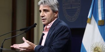 CAPUTO RECONOCIÓ QUE LAS TASAS DE INTERÉS ESTÁN ALTAS Y PRONOSTICÓ CUÁNDO EMPEZARÍAN A BAJAR