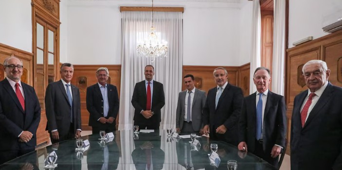 EL GOBIERNO SE REUNIÓ CON EL GRUPO DE LOS SEIS