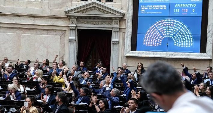 CON APOYOS CLAVE DE ALGUNAS PROVINCIAS, EL GOBIERNO APROBÓ LA REFORMA LABORAL EN DIPUTADOS PERO SIN EL ARTÍCULO 44