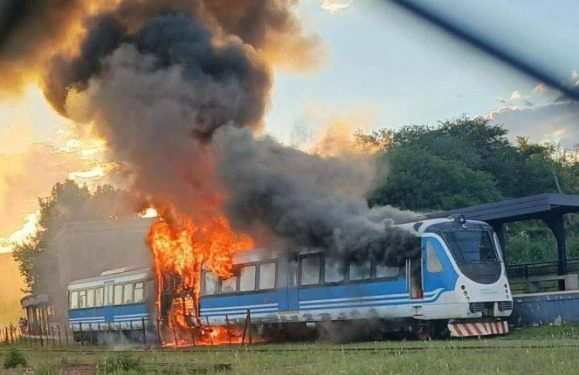 FUERTE INCENDIO EN EL TREN DE LAS SIERRAS EN CÓRDOBA: EVACUARON A 120 PERSONAS