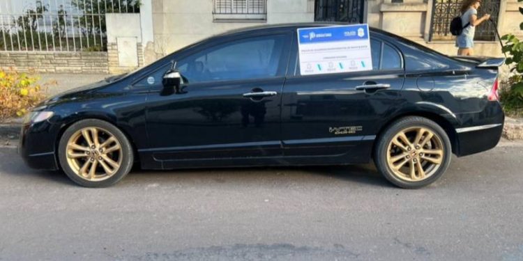 SECUESTRARON UN AUTO QUE SE USABA PARA PICADAS Y EL DUEÑO FUE CAPTURADO EN EL BARRIO UNIVERSITARIO