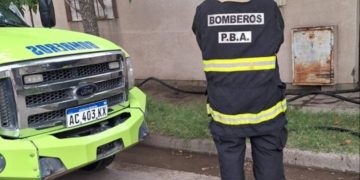 VOLVIO DE HACER LAS COMPRAS Y ENCONTRÓ SU CASA ENVUELTA EN LLAMAS