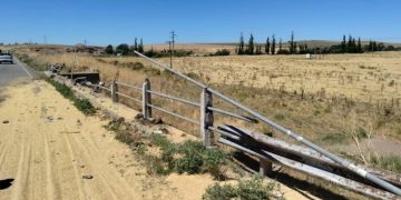 UN CAMION PROTAGONIZO UN CHOQUE CONTRA UN PUENTE EN LA RUTA 51