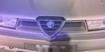 UN MENOR INTENTO ROBAR UN AUTO Y FUE DETENIDO