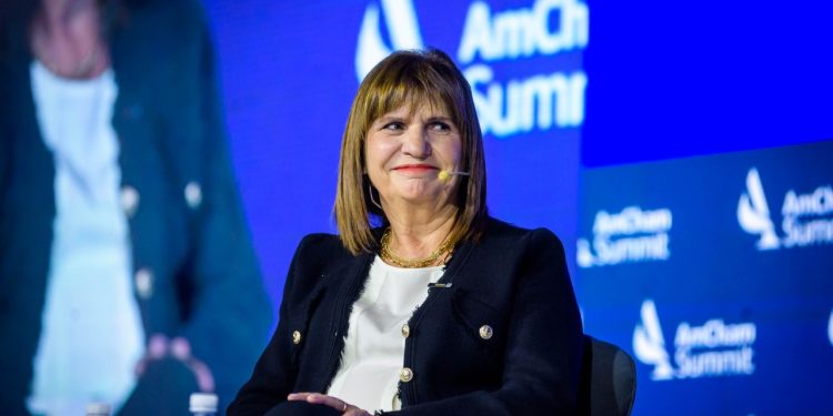BULLRICH ADMITIÓ EL «ERROR» CON LAS LICENCIAS POR ENFERMEDAD EN LA REFORMA LABORAL