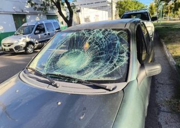 UN CHOQUE ENTRE UN AUTO Y UNA BICICLETA DEJÓ A UNA MUJER HOSPITALIZADA