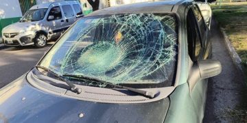 UN CHOQUE ENTRE UN AUTO Y UNA BICICLETA DEJÓ A UNA MUJER HOSPITALIZADA