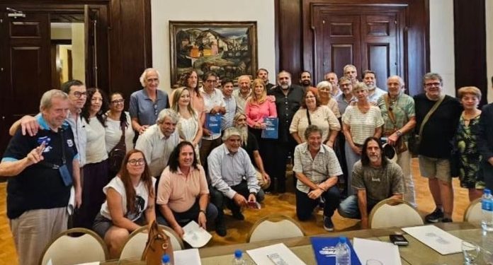 KICILLOF APUESTA A ACORDAR LA PARITARIA DOCENTE, AUNQUE NO PODRÁ DESACTIVAR EL PARO EN EL INICIO DE CLASES