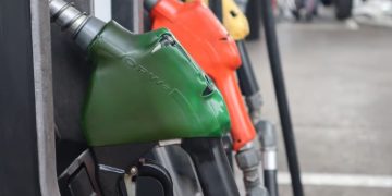 GUERRA EN MEDIO ORIENTE: LA SUBA DEL PETRÓLEO PODRÍA ENCARECER HASTA 10% LOS COMBUSTIBLES EN ARGENTINA