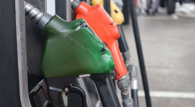 GUERRA EN MEDIO ORIENTE: LA SUBA DEL PETRÓLEO PODRÍA ENCARECER HASTA 10% LOS COMBUSTIBLES EN ARGENTINA