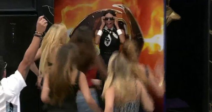 DESPUÉS DE LA MUERTE DE SU PADRE, DANIELA DECIDIÓ REGRESAR A LA CASA DE GRAN HERMANO