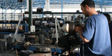 SEGÚN UN INFORME PRIVADO LA INDUSTRIA ARGENTINA VOLVIÓ A NIVELES DEL 2003 Y PRODUCE MENOS QUE HACE 15 AÑOS