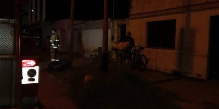 UN CALEFÓN SE PRENDIO FUEGO Y LLAMARON A LOS BOMBEROS