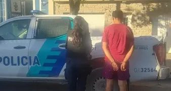 UN JOVEN QUISO COBRAR DINERO PARA DEVOLVER UN CELULAR Y FUE DETENIDO