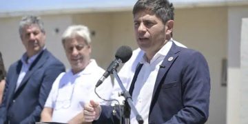 AXEL KICILLOF VISITA BAHÍA PARA RECORRER OBRAS Y ENTREGAR CASAS
