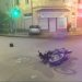 DOS HERIDOS LUEGO DE UN CHOQUE ENTRE UNA MOTO Y UN AUTO EN EL CENTRO DE LA CIUDAD
