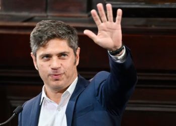 KICILLOF LE DIO EL PUNTAPIÉ A SU DISCURSO FEDERAL CON UNA APERTURA DE SESIONES EN LA QUE NO PUDO ESQUIVAR LA INTERNA DEL PJ