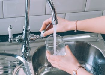 MÁS DE 25 MILLONES DE ARGENTINOS NO ACCEDEN A AL MENOS UNO DE LOS TRES SERVICIOS DE RED BÁSICOS