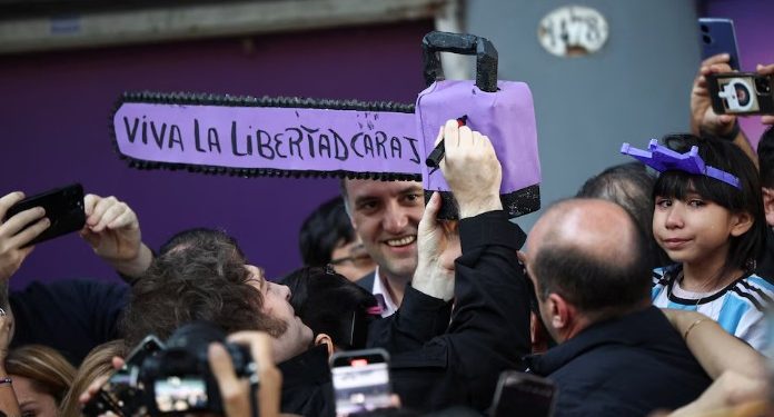 EL NUEVO OBJETIVO DE LA MOTOSIERRA DE MILEI: LOS MINISTROS DEBERÁN AJUSTAR EL 2% DE SU PRESUPUESTO