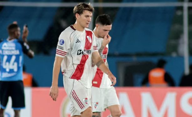 RIVER JUGÓ CON DIEZ HOMBRES DESDE LOS CUATRO MINUTOS Y EMPATÓ 1-1 ANTE BLOOMING POR LA COPA SUDAMERICANA