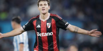 RIVER LE GANÓ A RACING EN AVELLANEDA Y LOGRÓ SU QUINTO TRIUNFO CONSECUTIVO EN EL TORNEO CON COUDET COMO ENTRENADOR