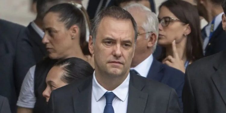 ADORNI RECIBIÓ US$100 MIL DE OTRAS DOS MUJERES POR LA HIPOTECA DE OTRO DEPARTAMENTO