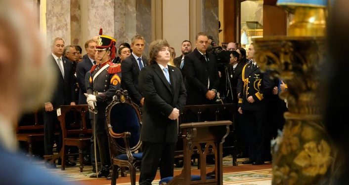 LA IGLESIA SUMA SEÑALES DE DESCONTENTO EN CONTRA DEL GOBIERNO Y SE TENSIONA EL VÍNCULO TRAS EL TEDEUM