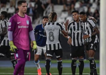 RACING CAYÓ 2-1 ANTE BOTAFOGO EN RÍO DE JANEIRO Y QUEDÓ AL BORDE DE LA ELIMINACIÓN EN LA COPA SUDAMERICANA